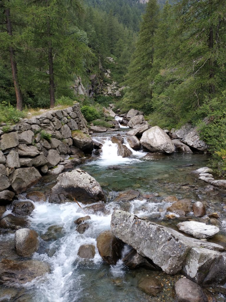 ruisseau au départ de la randonnée de Campiglia à San Besso.