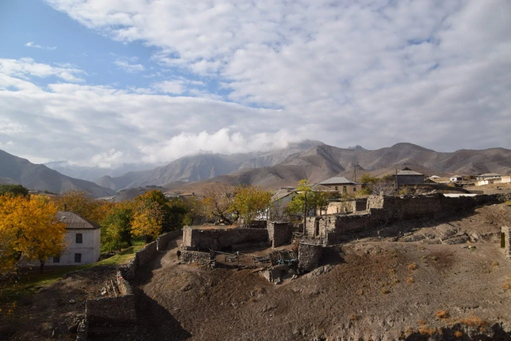 village de montagne en Ouzbékistan