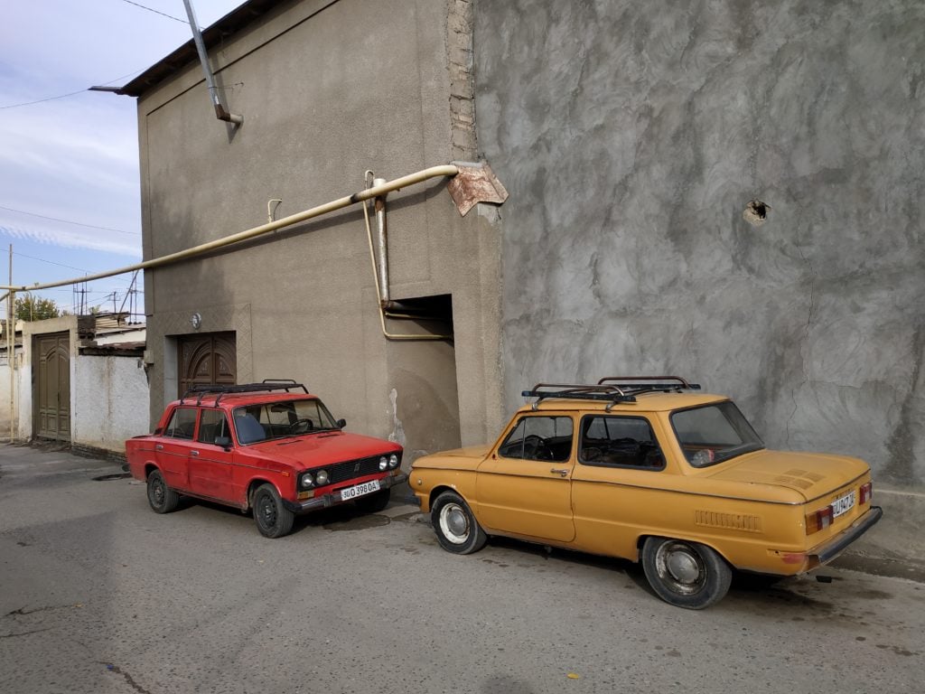 deux ladas à Samarcande en Ouzbékistan