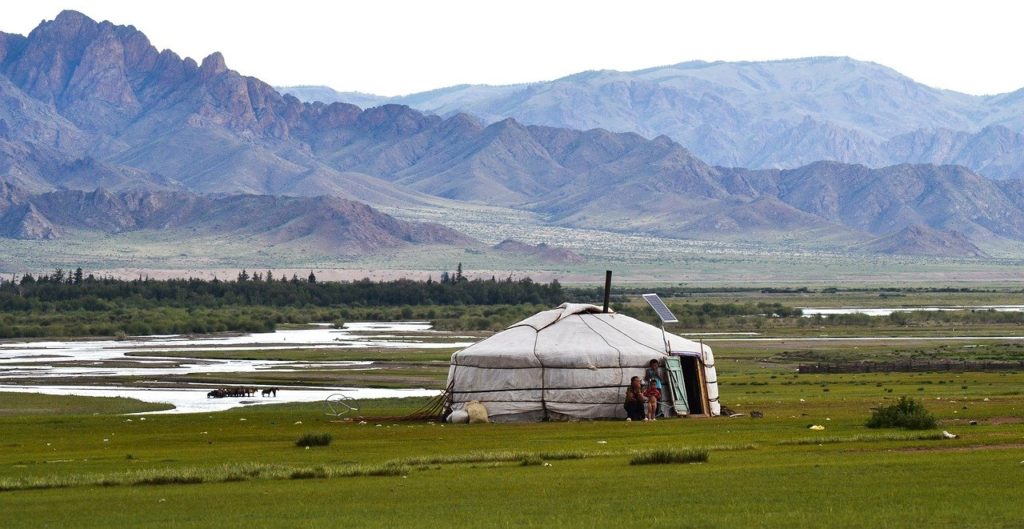 Yourte près de l'Altai en Mongolie