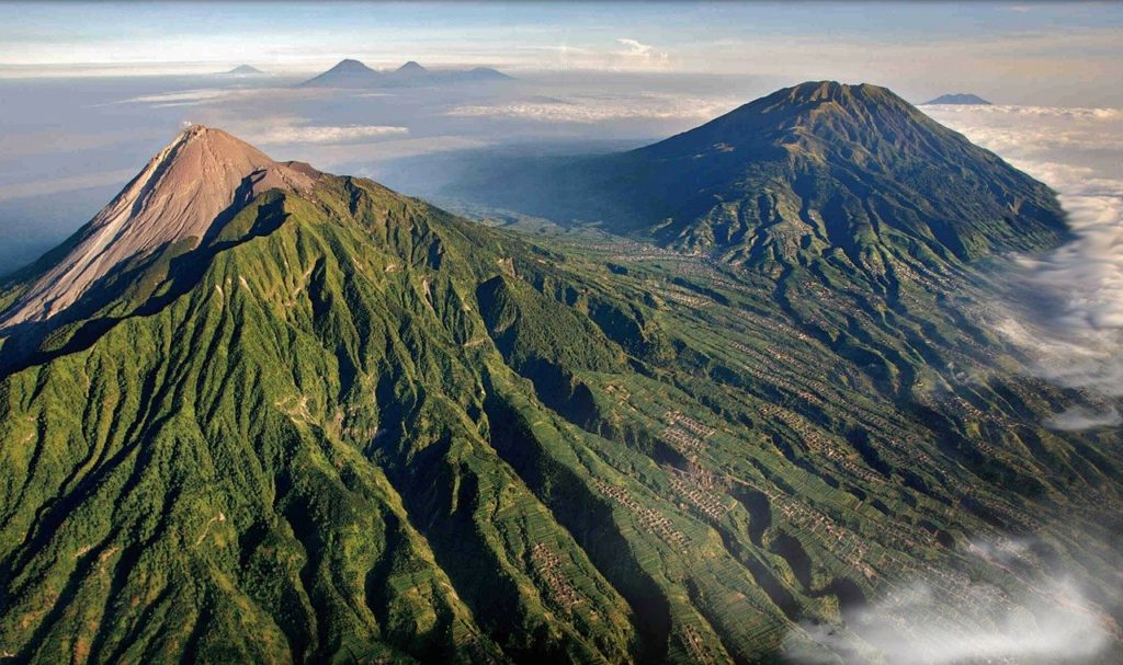 le mont Merapi en Indonésie