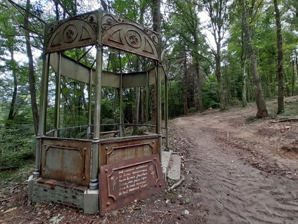 Kiosk in Dixmont Forest