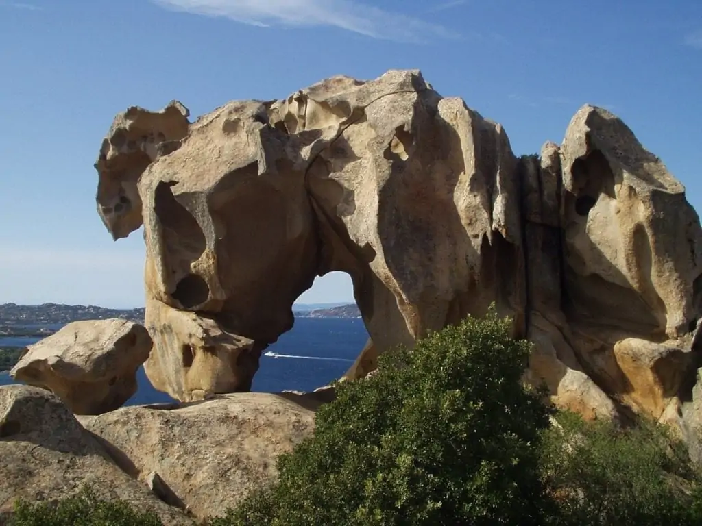 Randonner dans la nature de Sardaigne - une destination où partir en vacances en juillet/août