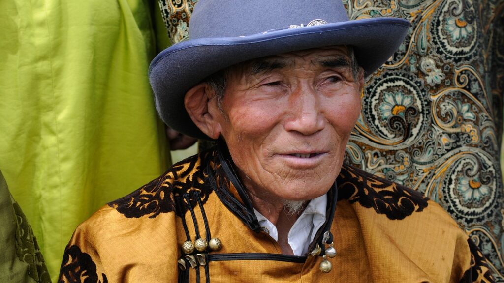 Mongol en costume traditionnel