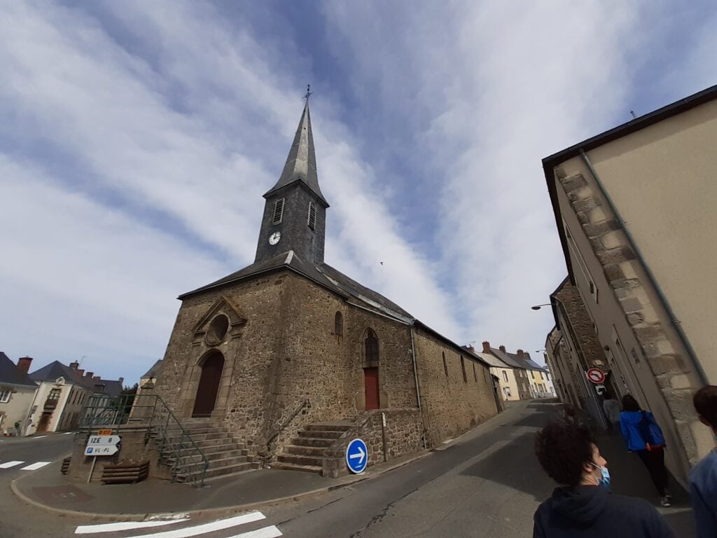 Start of the hike in Mayenne at the church of Sainte-Gemmes-le-Robert