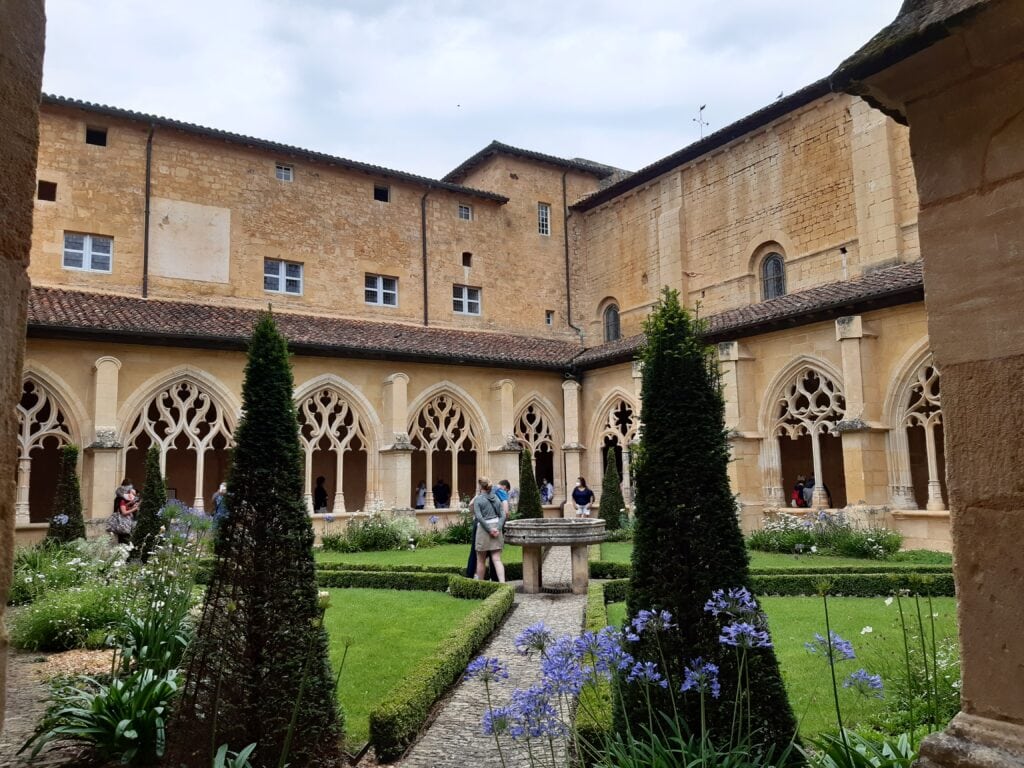 jardin du cloître de l'abbaye de Cadouin