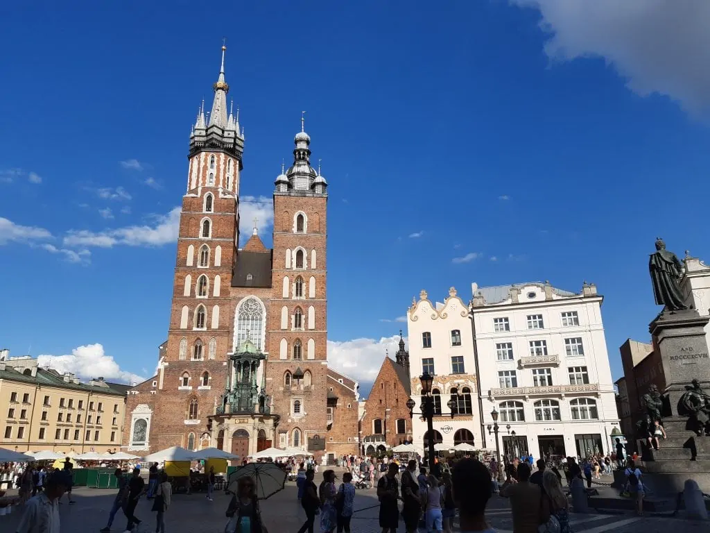 Le rynek de Cracovie, plus grande place médiévale d'Europe