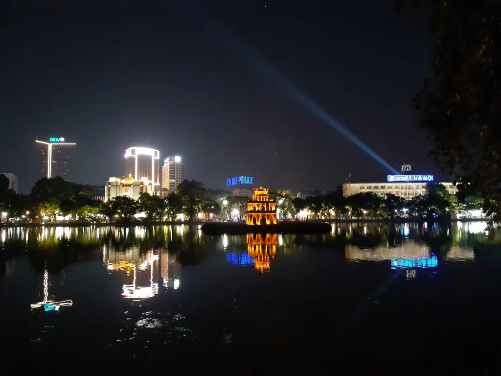 Lac Hoan Kiem dans la ville d'Hanoi au Vietnam