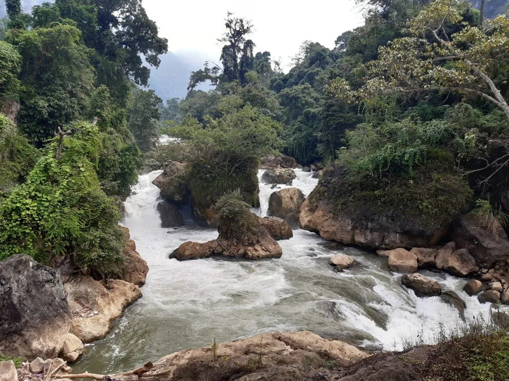 La cascade de Dau Dang dans la parc national de Ba Be
