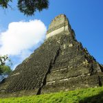 La pyramide Maya de Tikal au Guatemala