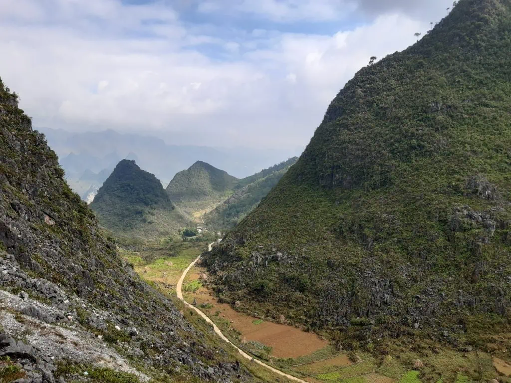 Les paysages de montagnes à proximité du col Ma Pi Leng
